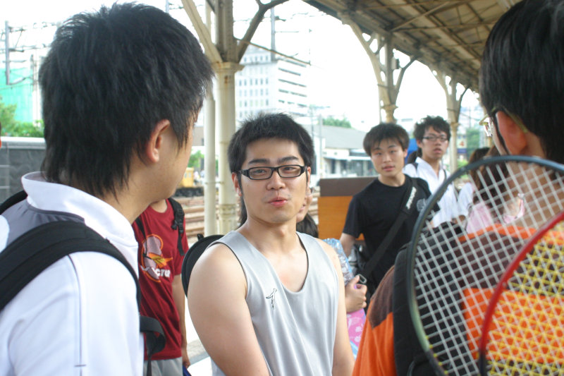 月台交談的旅客2006台中火車站台灣鐵路旅遊攝影