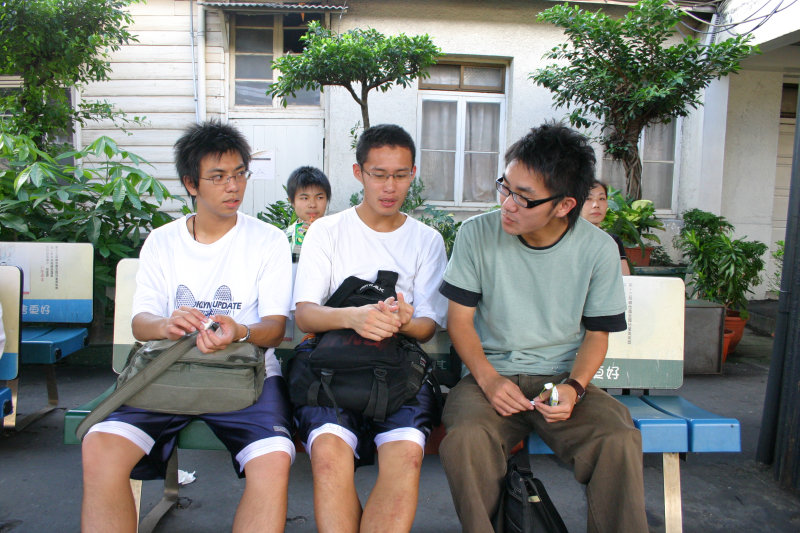 月台交談的旅客2006台中火車站台灣鐵路旅遊攝影