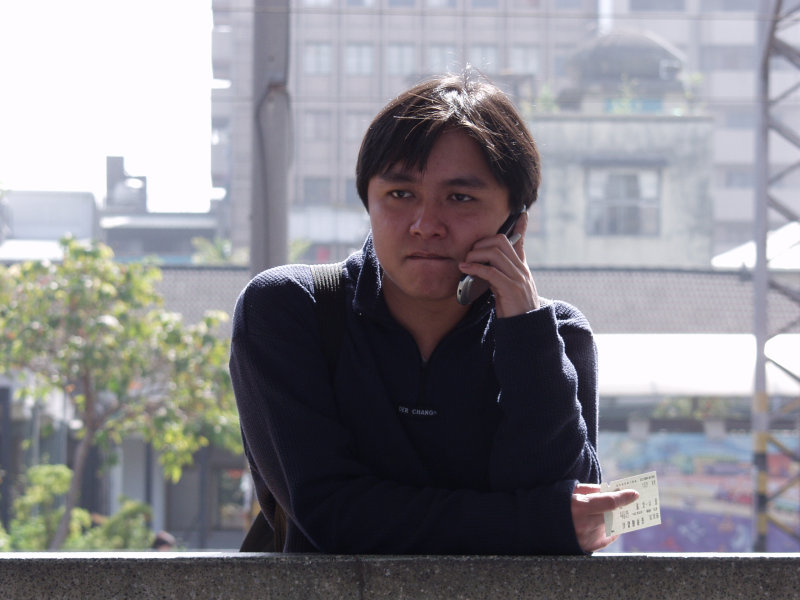 月台交談的旅客2006台中火車站台灣鐵路旅遊攝影