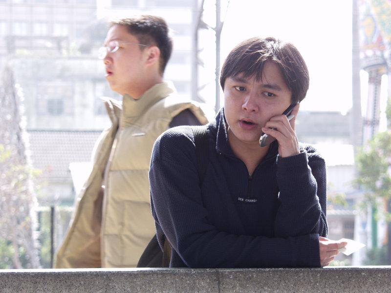 月台交談的旅客2006台中火車站台灣鐵路旅遊攝影