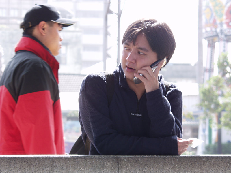 月台交談的旅客2006台中火車站台灣鐵路旅遊攝影