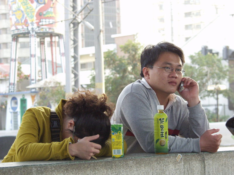 月台交談的旅客2006台中火車站台灣鐵路旅遊攝影