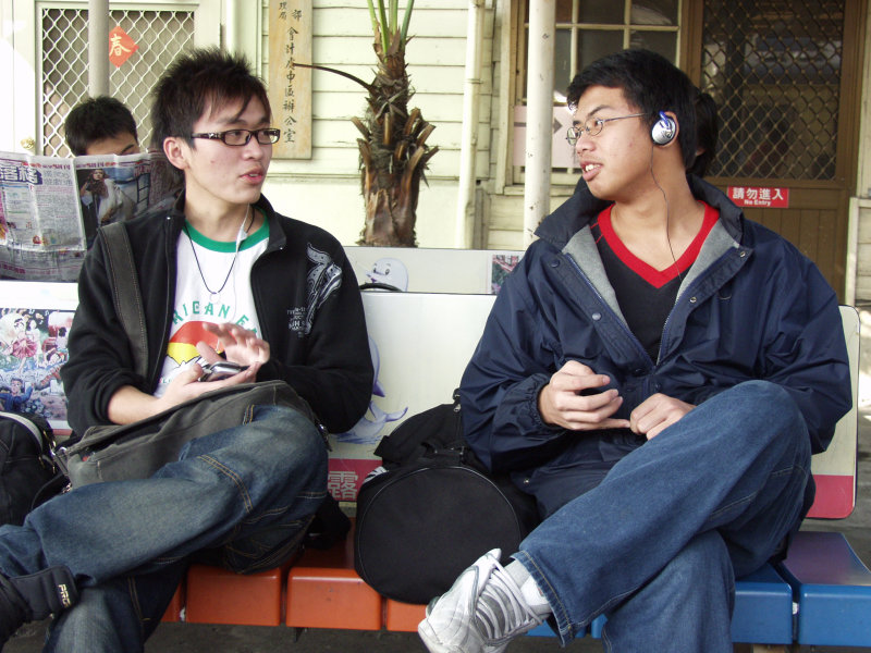 月台交談的旅客2006台中火車站台灣鐵路旅遊攝影