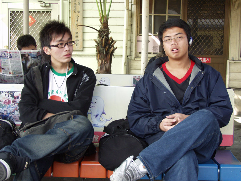 月台交談的旅客2006台中火車站台灣鐵路旅遊攝影