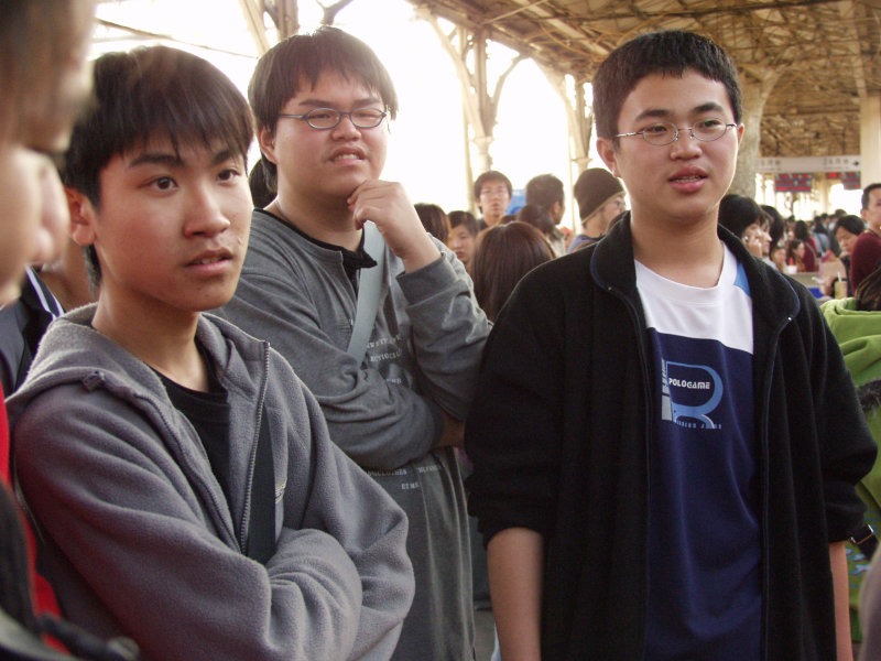 月台交談的旅客2006台中火車站台灣鐵路旅遊攝影