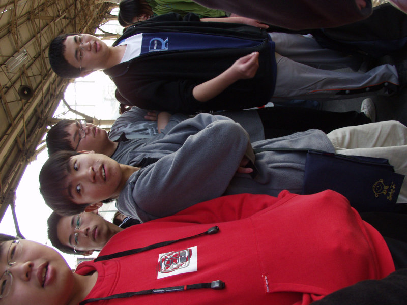 月台交談的旅客2006台中火車站台灣鐵路旅遊攝影