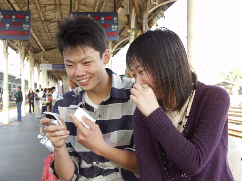 月台交談的旅客2006台中火車站台灣鐵路旅遊攝影