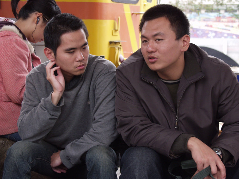 月台交談的旅客2006台中火車站台灣鐵路旅遊攝影