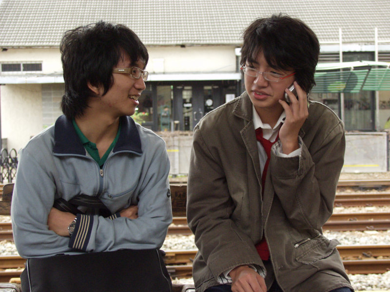 月台交談的旅客2006台中火車站台灣鐵路旅遊攝影