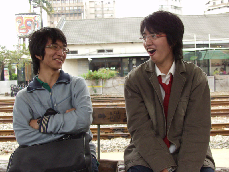 月台交談的旅客2006台中火車站台灣鐵路旅遊攝影