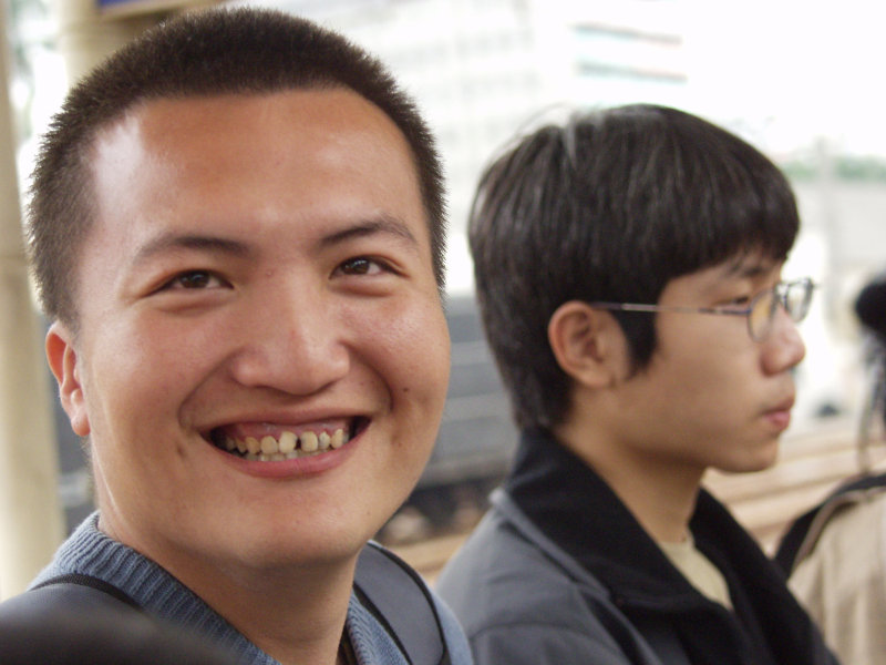 月台交談的旅客2006台中火車站台灣鐵路旅遊攝影