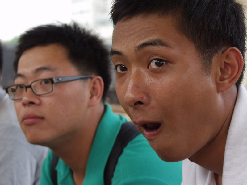 月台交談的旅客2006台中火車站台灣鐵路旅遊攝影