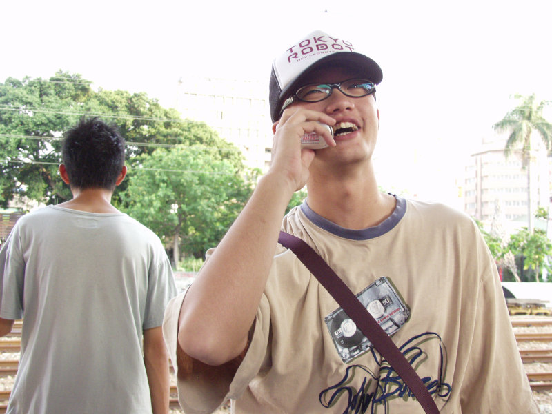 月台交談的旅客2006台中火車站台灣鐵路旅遊攝影