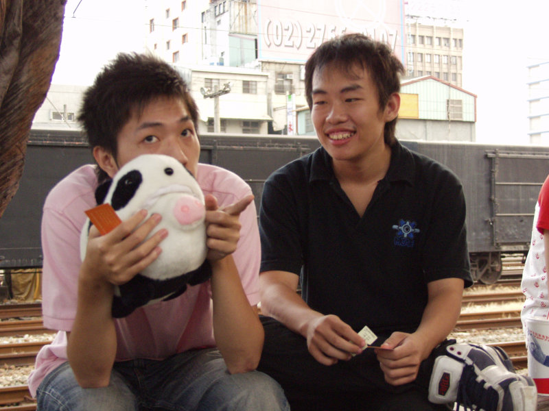 月台交談的旅客2006台中火車站台灣鐵路旅遊攝影