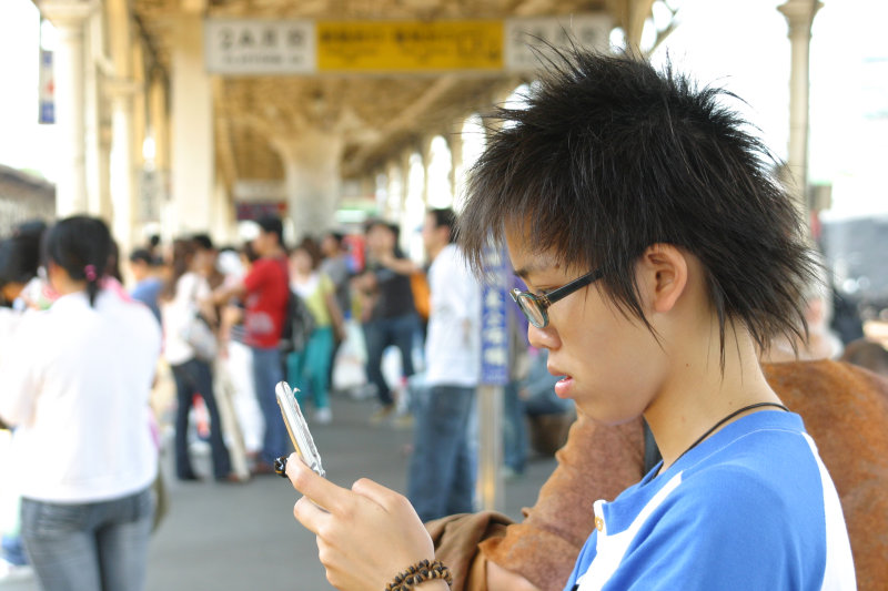 月台旅客2005年台中火車站台灣鐵路旅遊攝影
