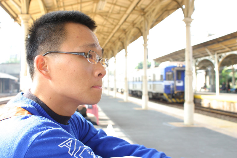 月台旅客2005年台中火車站台灣鐵路旅遊攝影