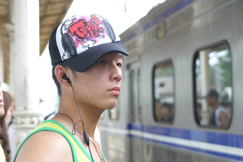 月台旅客2005年台中火車站台灣鐵路旅遊攝影