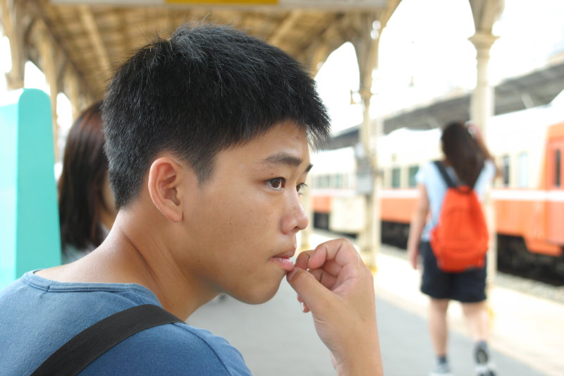 月台旅客2005年台中火車站台灣鐵路旅遊攝影
