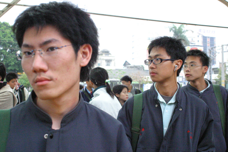 月台旅客2005年台中火車站台灣鐵路旅遊攝影