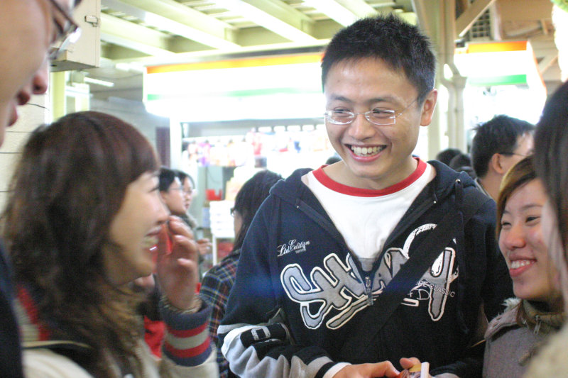 月台旅客2005年台中火車站台灣鐵路旅遊攝影