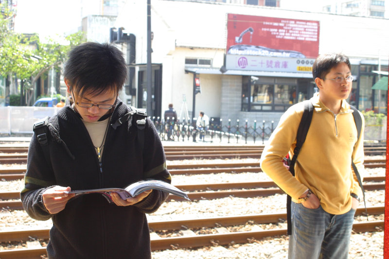 月台旅客2005年台中火車站台灣鐵路旅遊攝影