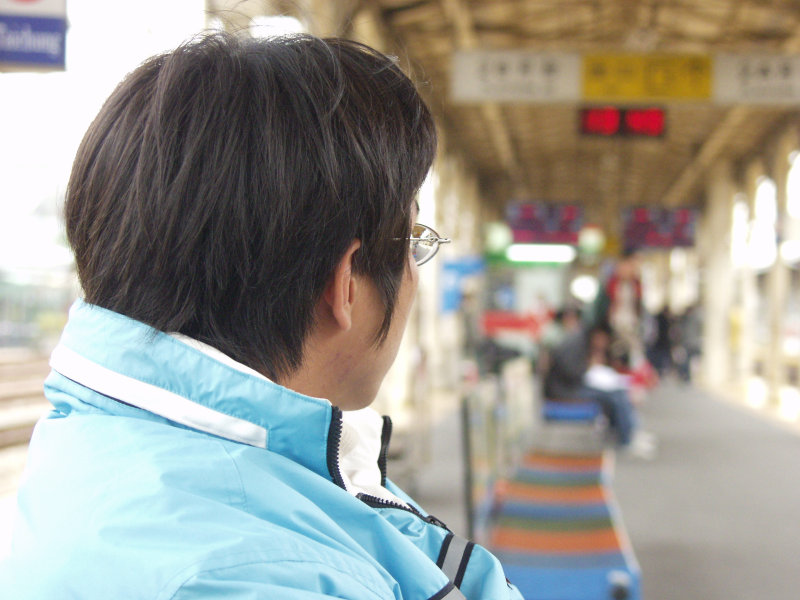 月台旅客2005年台中火車站台灣鐵路旅遊攝影