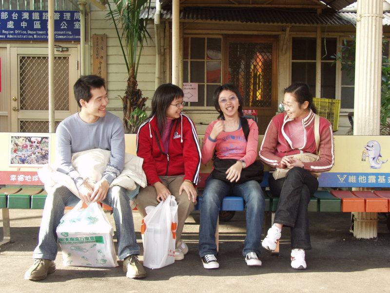 月台旅客2005年台中火車站台灣鐵路旅遊攝影