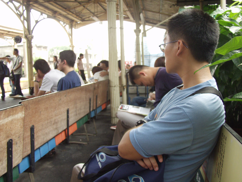 月台旅客2005年台中火車站台灣鐵路旅遊攝影