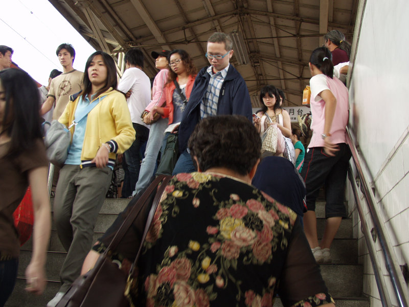 月台旅客2006台中火車站台灣鐵路旅遊攝影