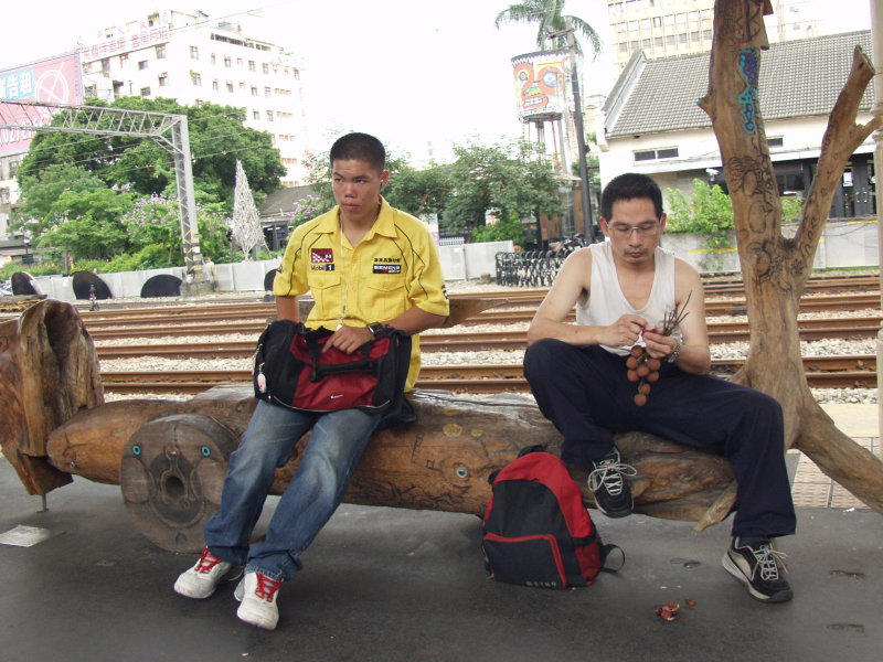 月台旅客2006台中火車站台灣鐵路旅遊攝影