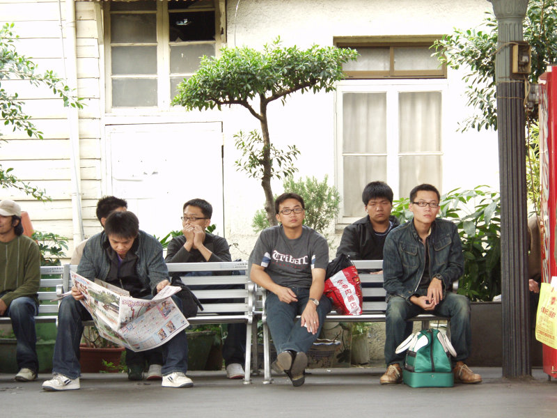 月台旅客2006台中火車站台灣鐵路旅遊攝影