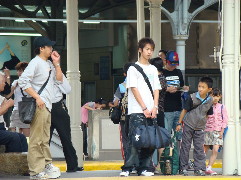 月台旅客2007台中火車站台灣鐵路旅遊攝影