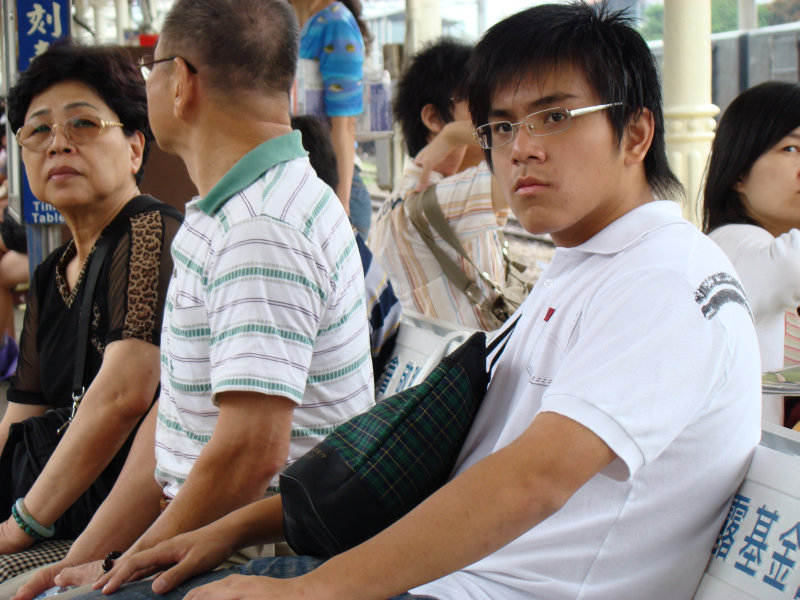 月台旅客2007台中火車站台灣鐵路旅遊攝影