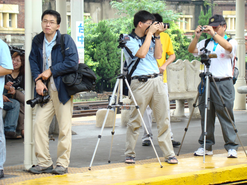 月台旅客2007台中火車站台灣鐵路旅遊攝影