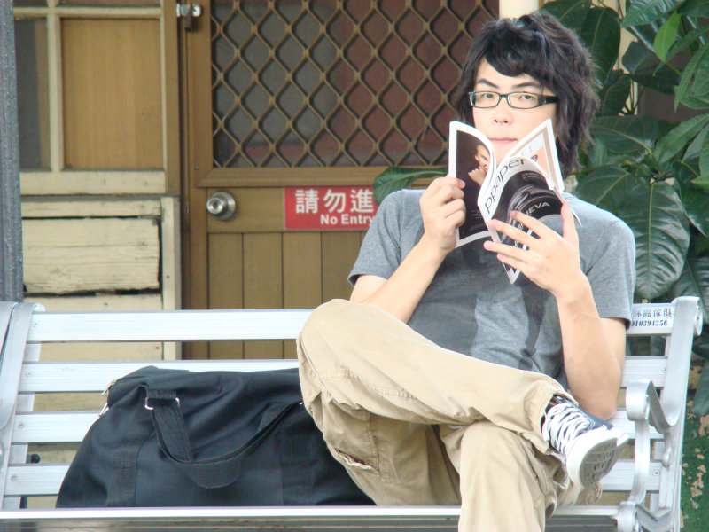 月台旅客2007台中火車站台灣鐵路旅遊攝影