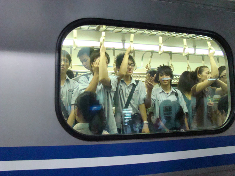 月台旅客2007台中火車站台灣鐵路旅遊攝影