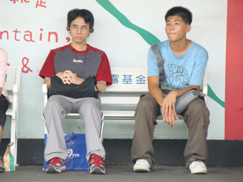 月台旅客2007台中火車站台灣鐵路旅遊攝影