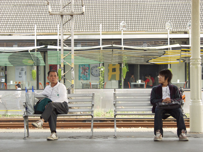 月台旅客2007台中火車站台灣鐵路旅遊攝影