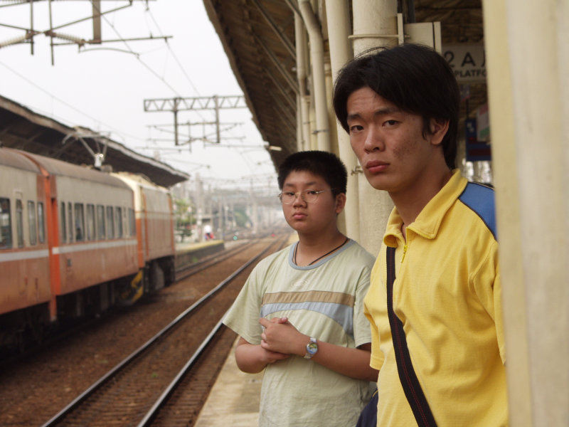 月台旅客特寫2002台中火車站台灣鐵路旅遊攝影