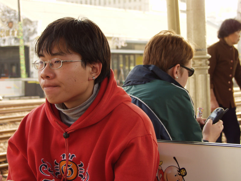 月台旅客特寫2002台中火車站台灣鐵路旅遊攝影
