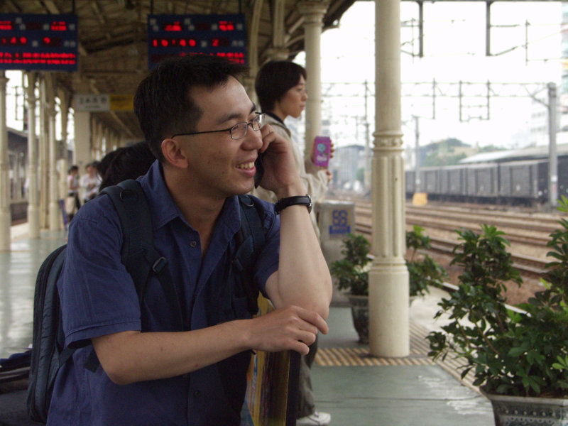 月台旅客特寫2002台中火車站台灣鐵路旅遊攝影