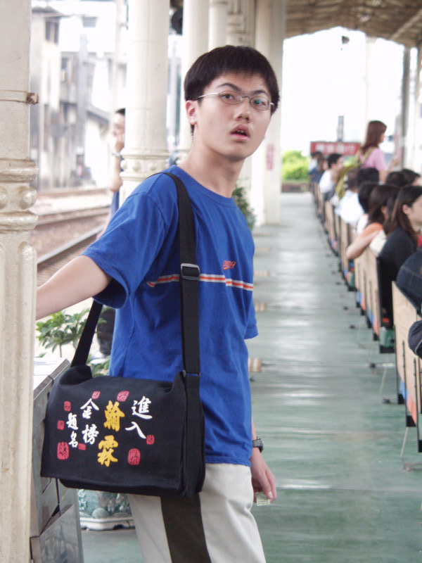月台旅客特寫2002台中火車站台灣鐵路旅遊攝影