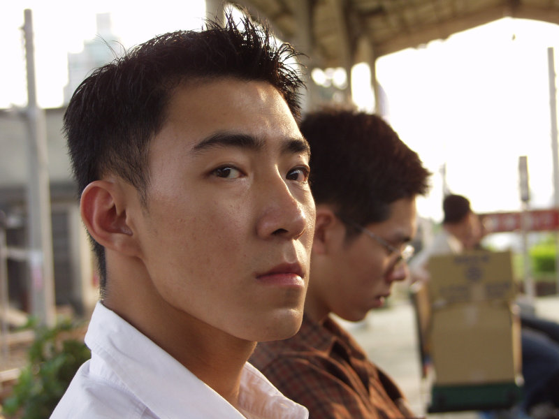 月台旅客特寫2002台中火車站台灣鐵路旅遊攝影