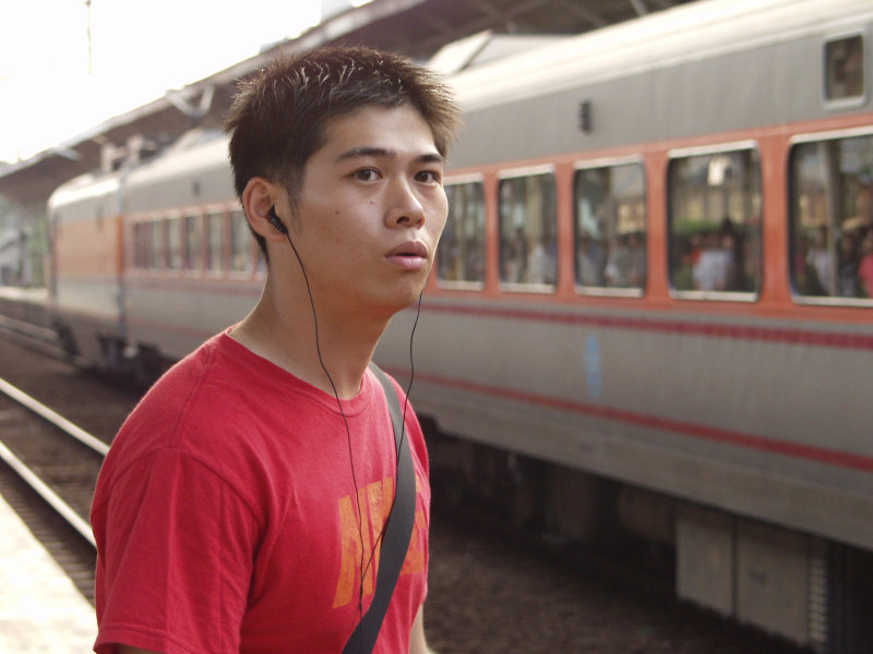 月台旅客特寫2002台中火車站台灣鐵路旅遊攝影