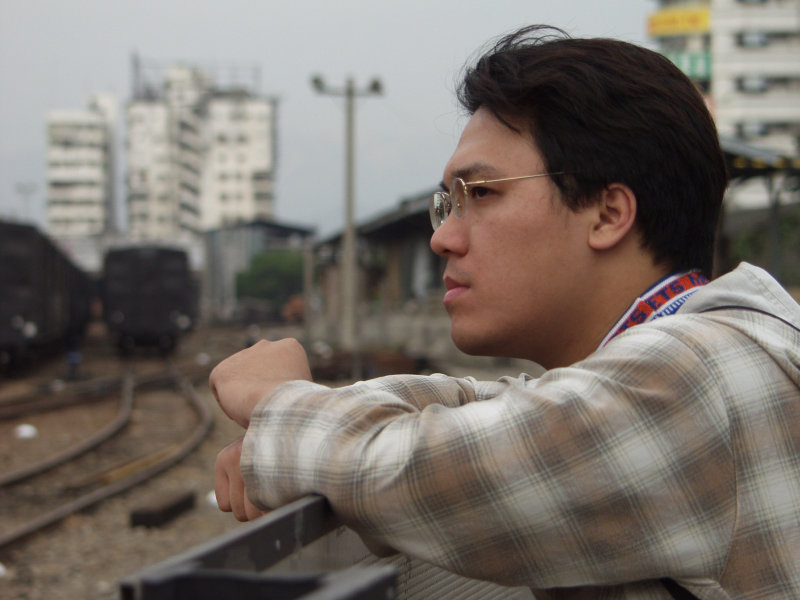 月台旅客特寫2002台中火車站台灣鐵路旅遊攝影