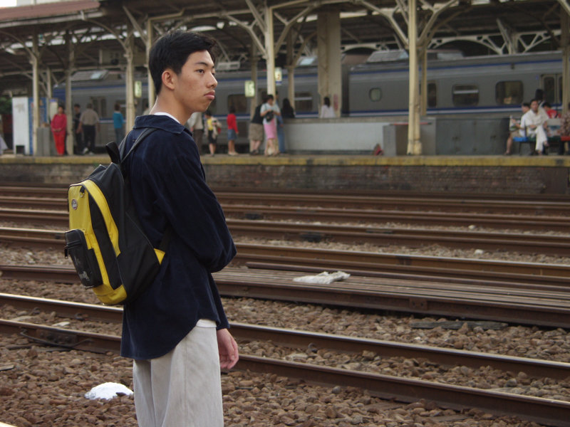 月台旅客特寫2002台中火車站台灣鐵路旅遊攝影