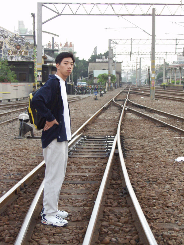 月台旅客特寫2002台中火車站台灣鐵路旅遊攝影