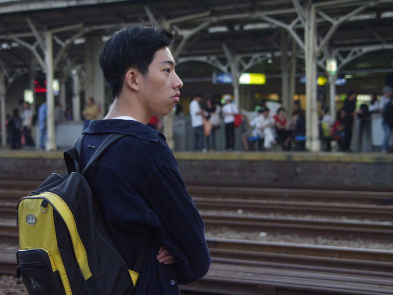 月台旅客特寫2002台中火車站台灣鐵路旅遊攝影