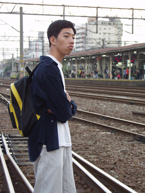 月台旅客特寫2002台中火車站台灣鐵路旅遊攝影