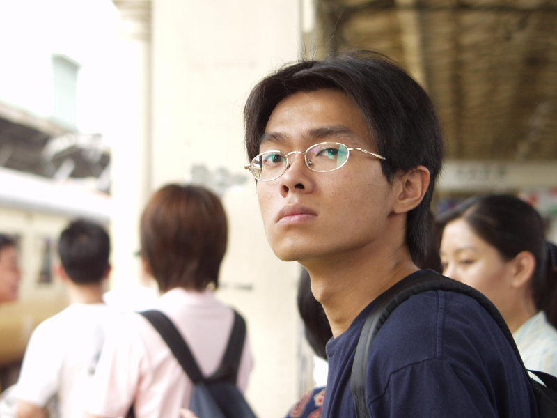 月台旅客特寫2002台中火車站台灣鐵路旅遊攝影